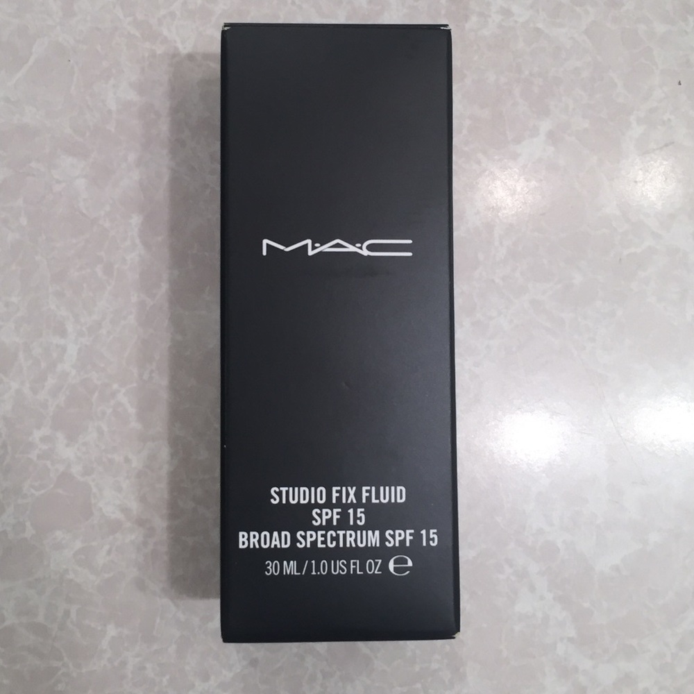 MAC Makeup - NC40 Studio Fix Fluid Brand New